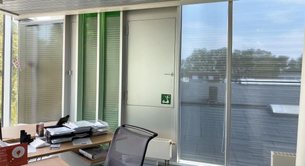 Sonnenschutz am Büroarbeitsplatz