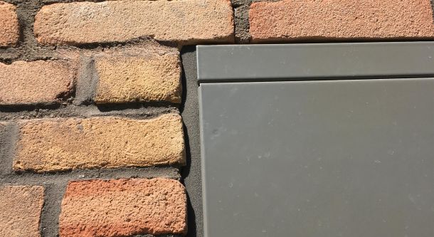 Detailansicht Raffstore und Fassade