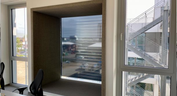 Maßgefertigtes Rollo in integrierter Fensternische