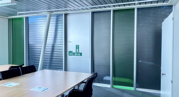 Innenjalousien im Konferenzraum