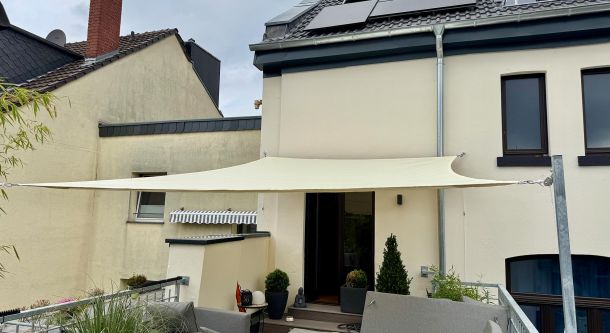 Sonnensegel für Reihenhaus-Terrasse