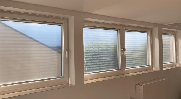 Innenliegender Sonnenschutz im Wohnraum
