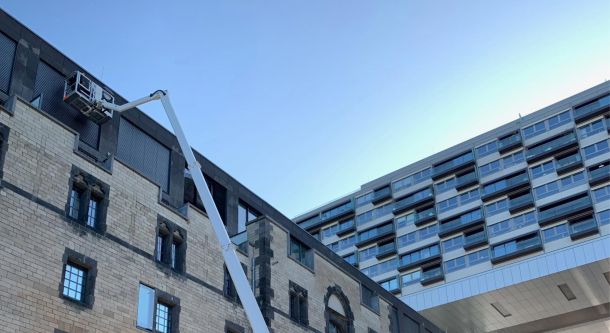 Wartung von Außenjalousien am Gebäude